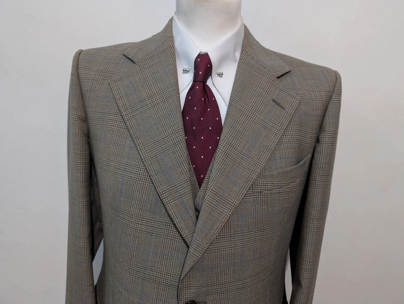Sympathique costume 3 piece en prince de galles
