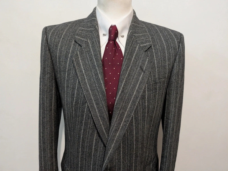 Merveilleux costume pinstripe en flanelle lourde