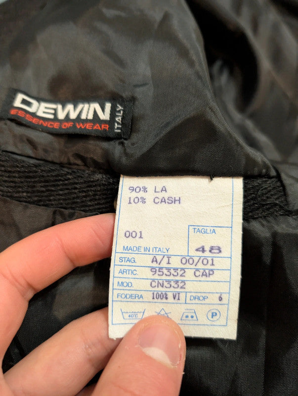 Schöner grauer Wollmantel