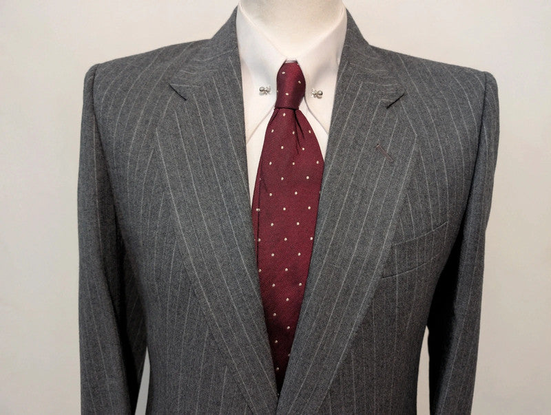 Élégant costume pinstripe en flanelle