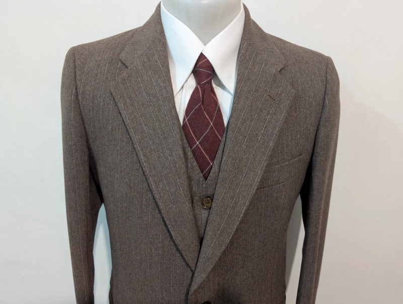 Gentil costume 3 pièces marron en flanelle