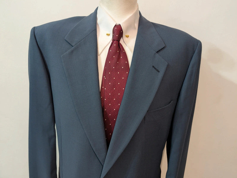 Classique costume bleu en laine légère