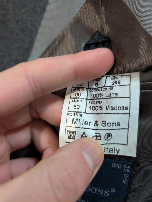 Klassischer grauer Flanellmantel