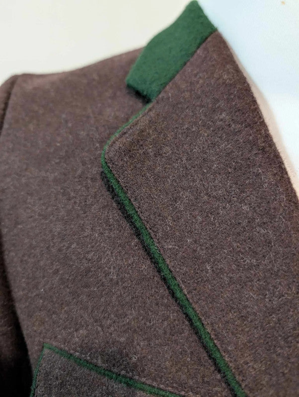 Mignon petit costume marron en flanelle