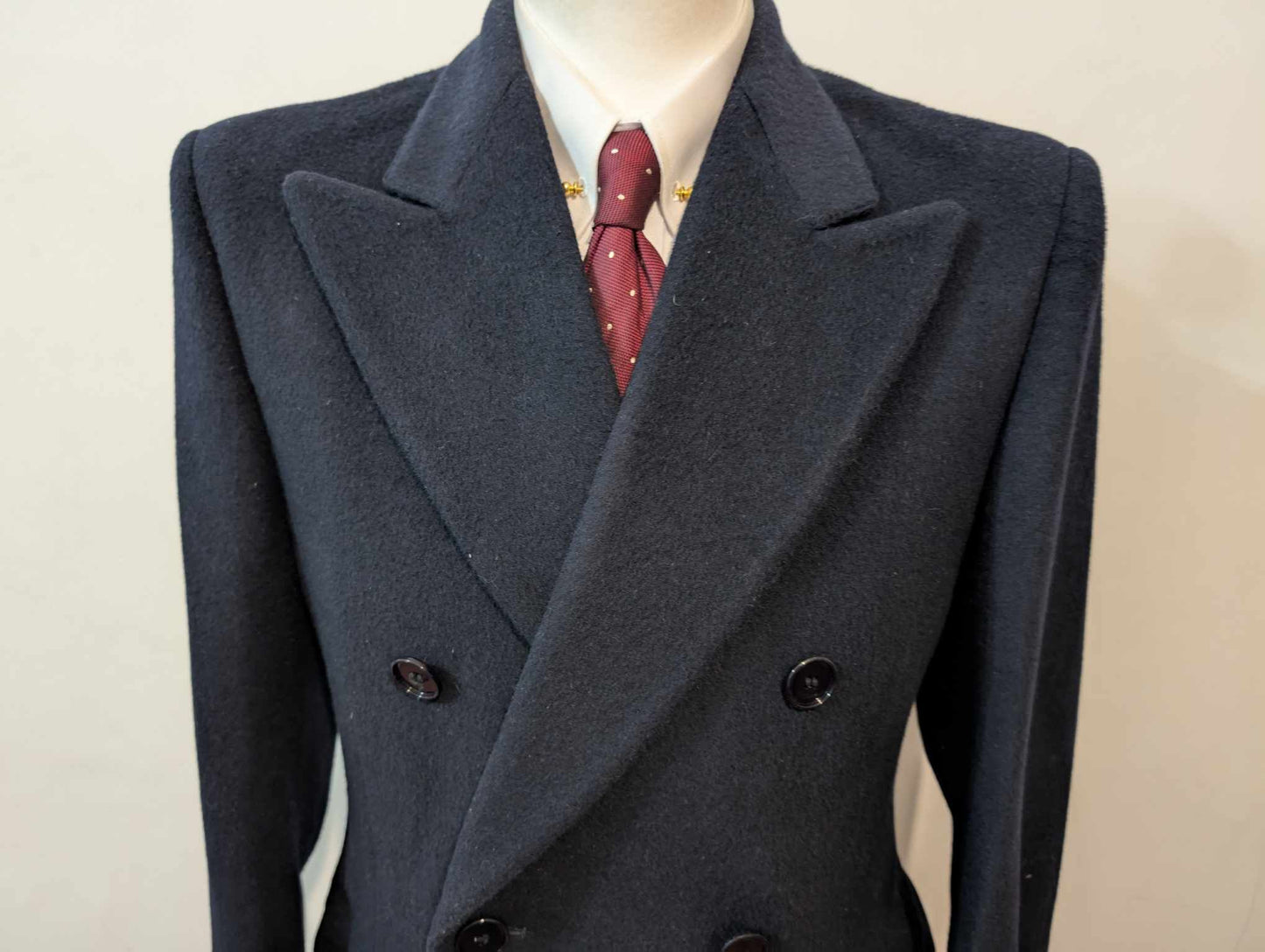 Formidable manteau croisé de couleur bleu marine