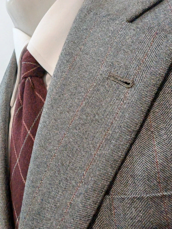 Élégant costume à rayures en laine