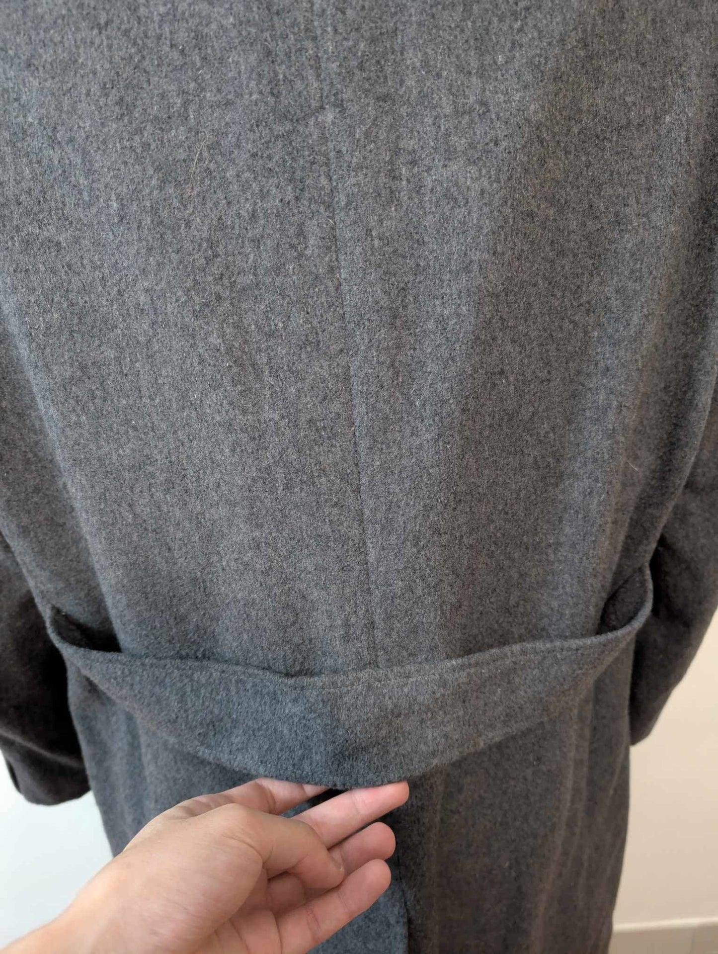 Généreux manteau croisé gris en laine lourde