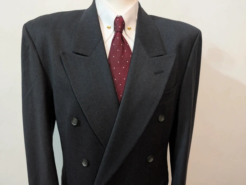 Ravissant costume croisé gris en flanelle