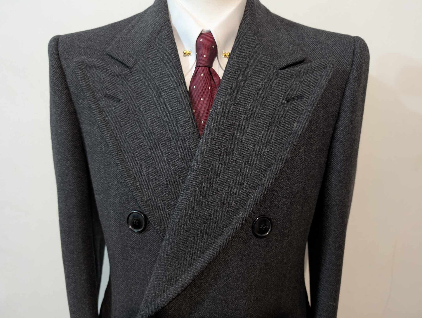Fantastique manteau croisé de couleurs gris à motif chevron en tweed