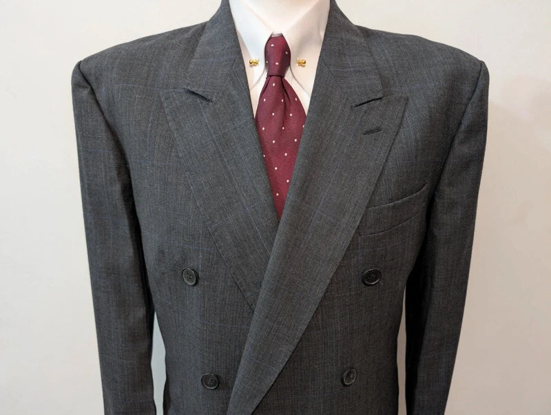 Élégant costume croisé gris en laine