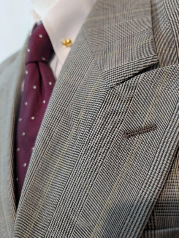 Élégant costume croisé gris en laine