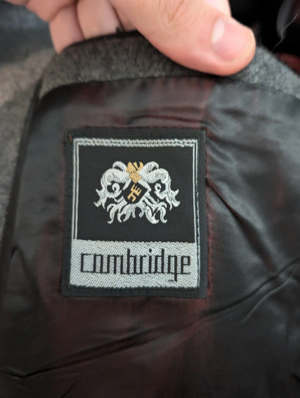 Mignon manteau gris en laine lourde