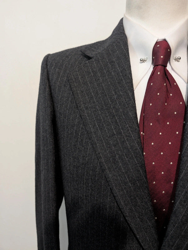 Exceptionnel costume pinstripe en laine
