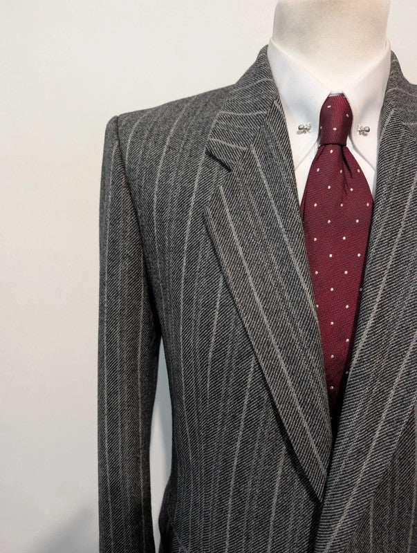 Merveilleux costume pinstripe en flanelle lourde