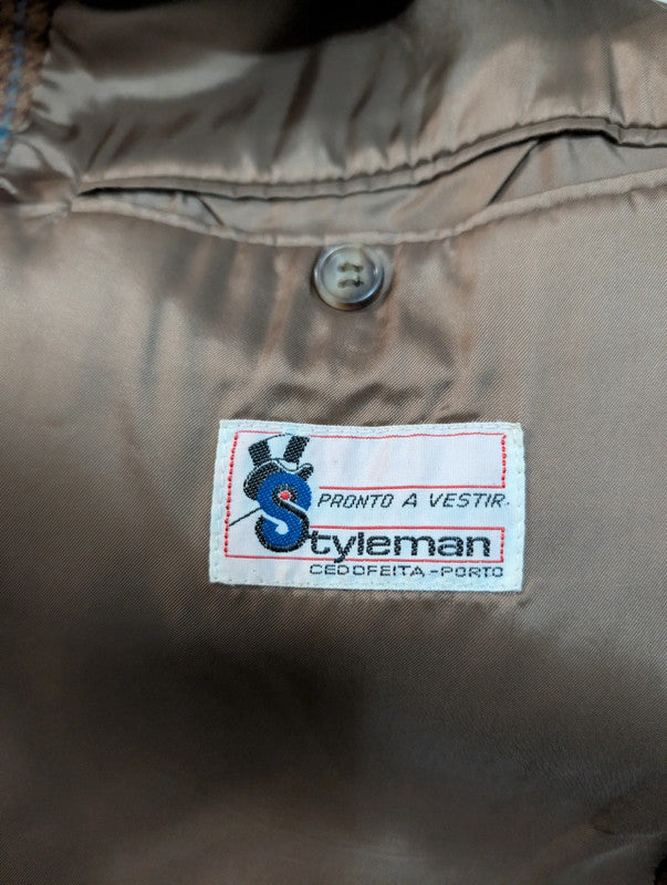 Schöne braune Wolljacke