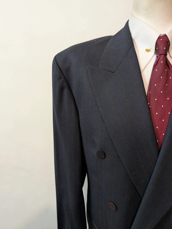Élégant costume croisé pinstripe en laine