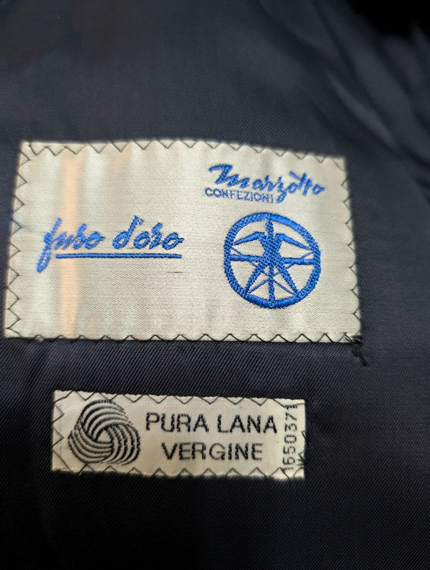 Klassischer marineblauer Wollmantel