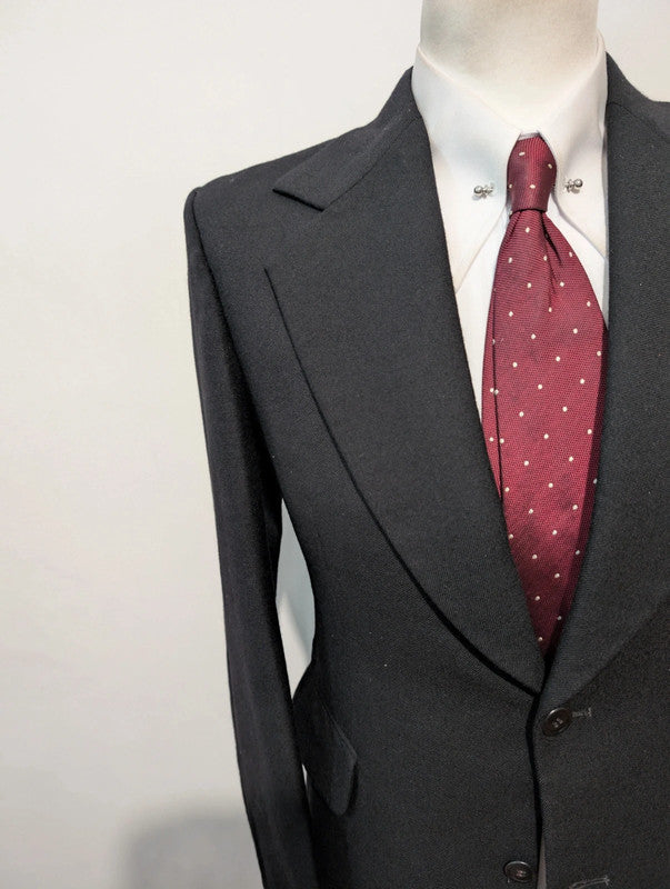 Ténébreux costume noir en flanelle lourde