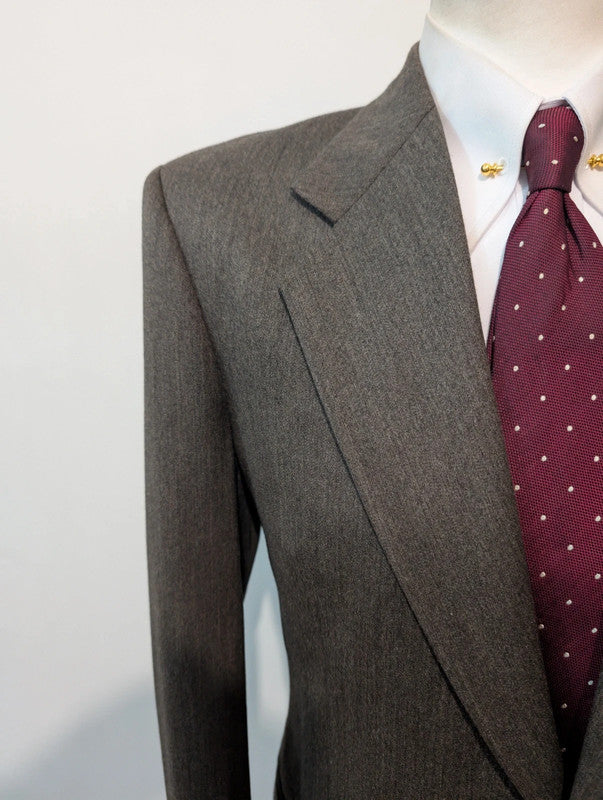 Mystérieux costume marron en flanelle de laine