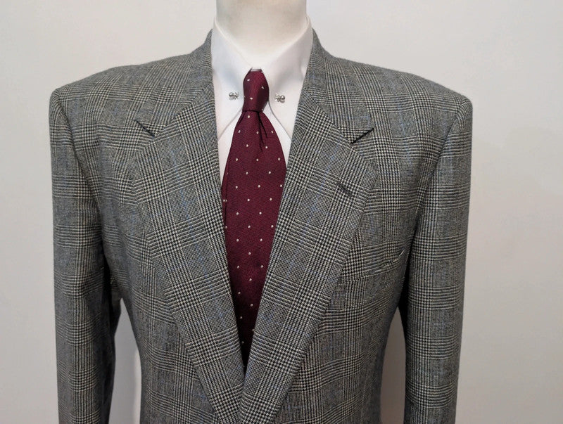 Élégant costume gris en flanelle lourde