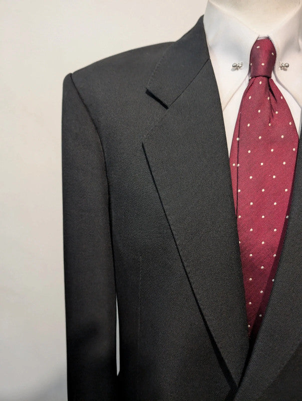 Classique costume noir en laine