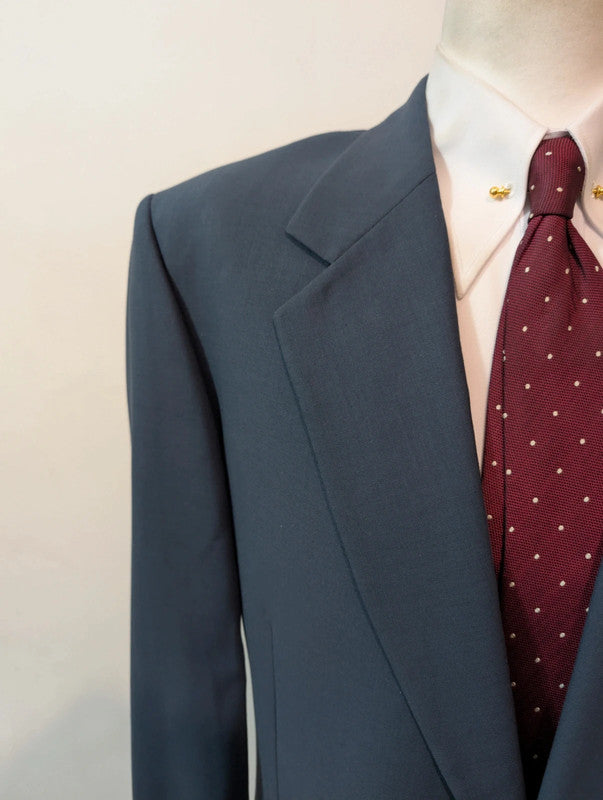 Classique costume bleu en laine légère
