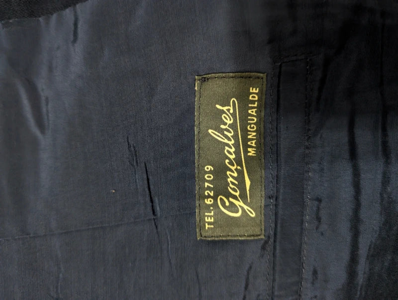Marineblauer maßgeschneiderter Anzug aus Wollflanell