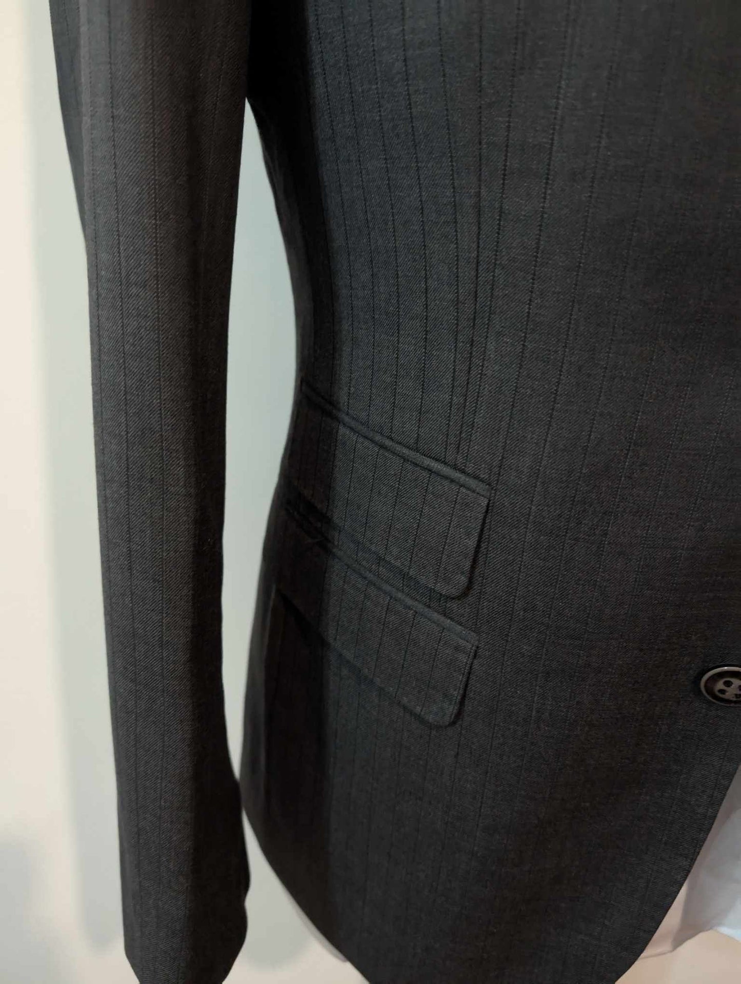 Fabuleux costume gris a rayure en laine