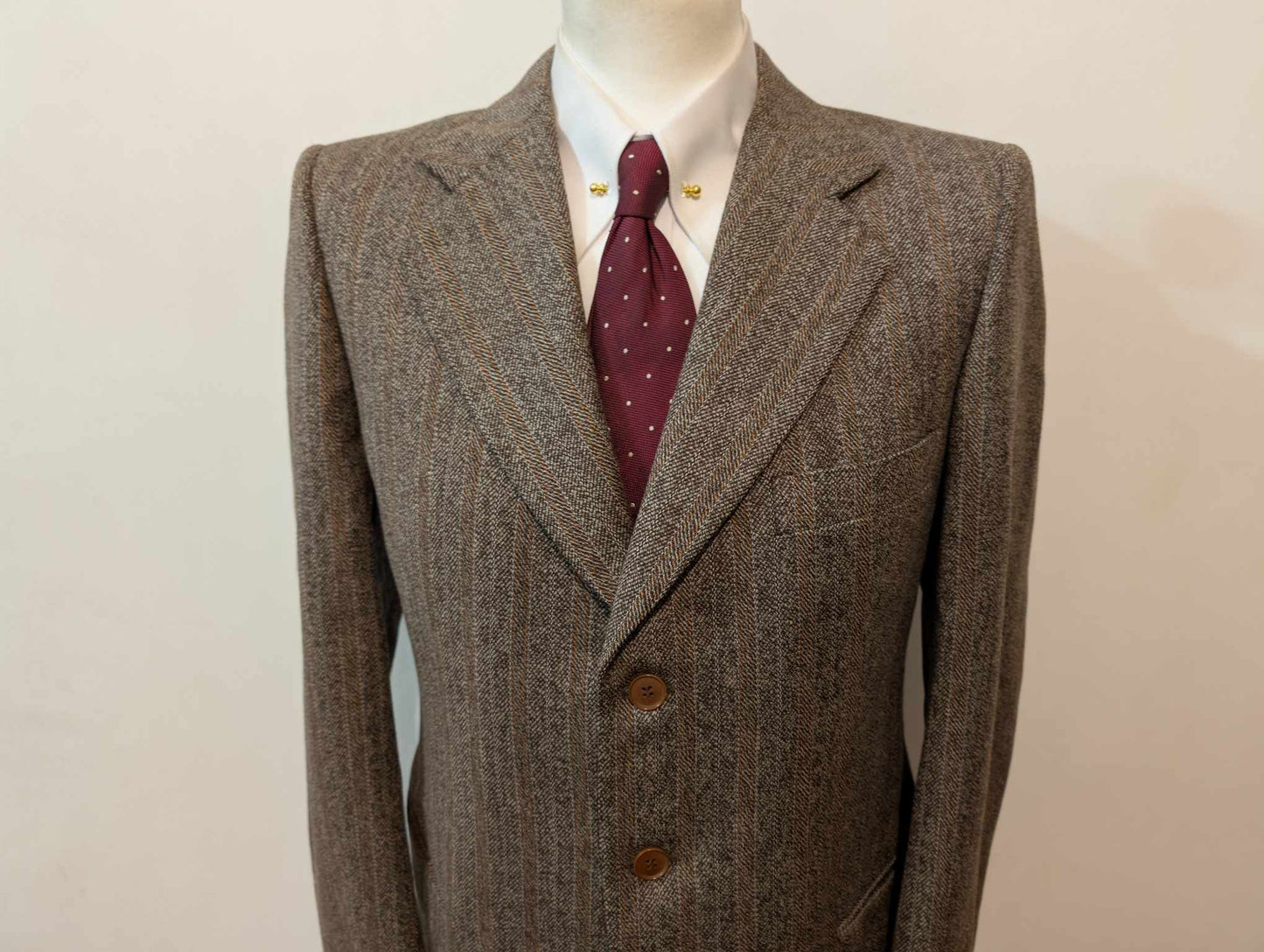 Splendide costume de couleur marron en tweed