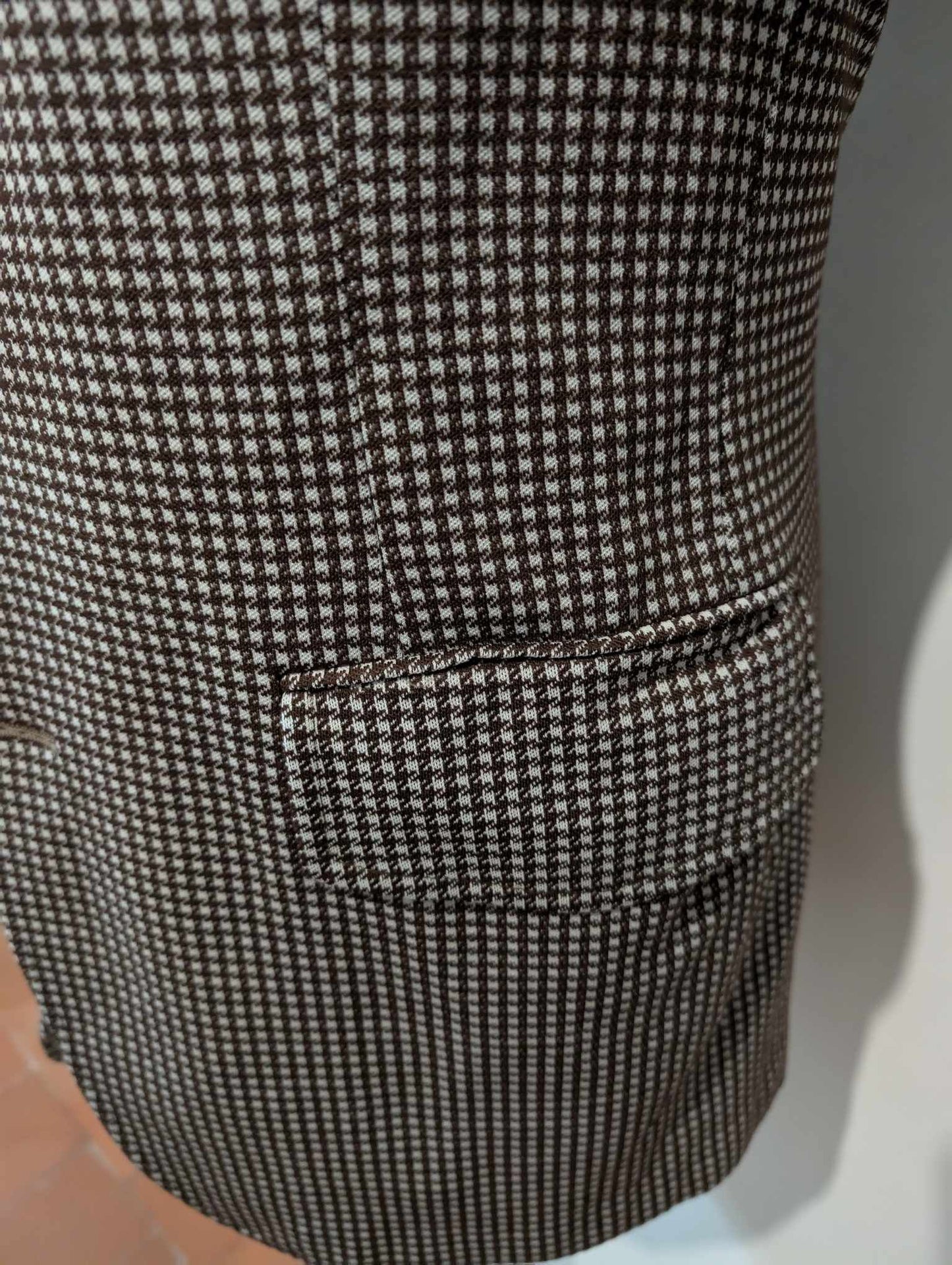 Excellente veste à motif pied de poule en laine
