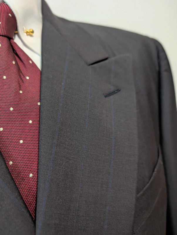 Élégant costume costume croisé pinstripe en laine froide