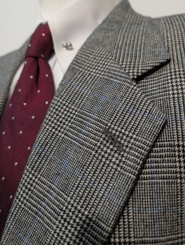 Élégant costume gris en flanelle lourde