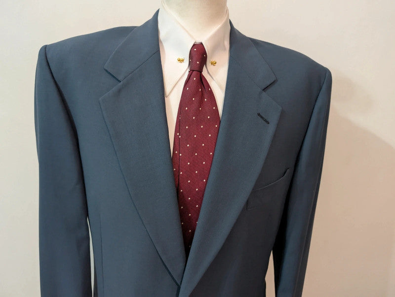 Classique costume bleu en laine légère