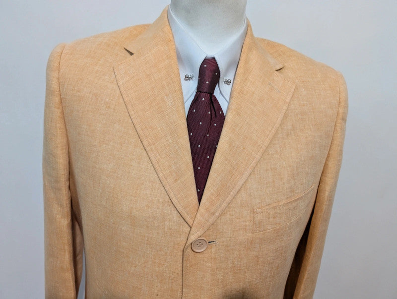 Mignon costume orange en lin