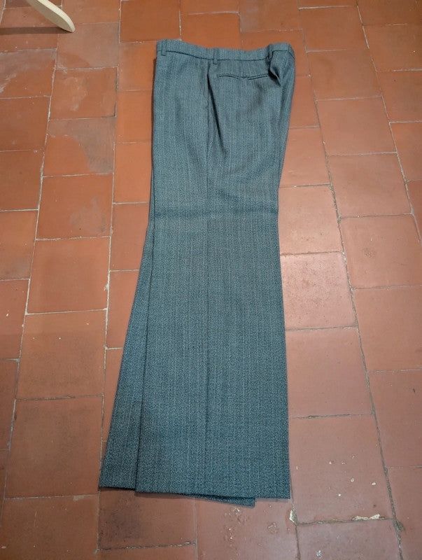 Merveilleux costume gris a rayure