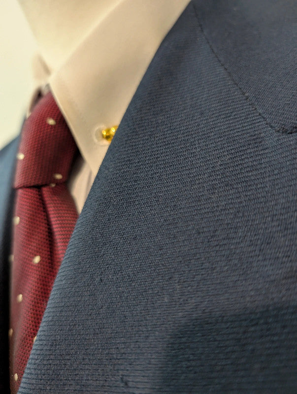Légendaire costume croisé bleu marine