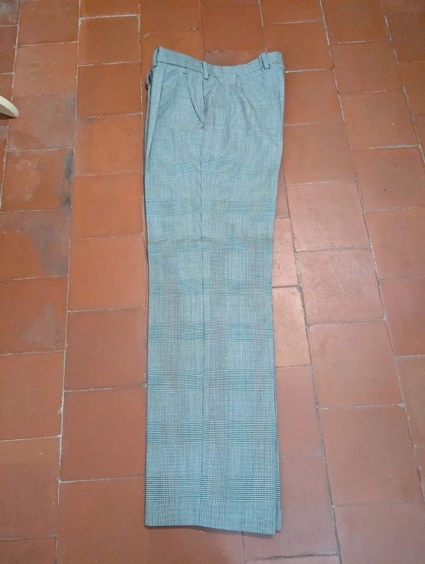 Génial costume gris en prince de galle