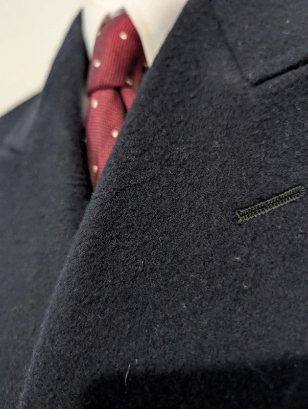 Classique manteau croisé bleu marine en laine