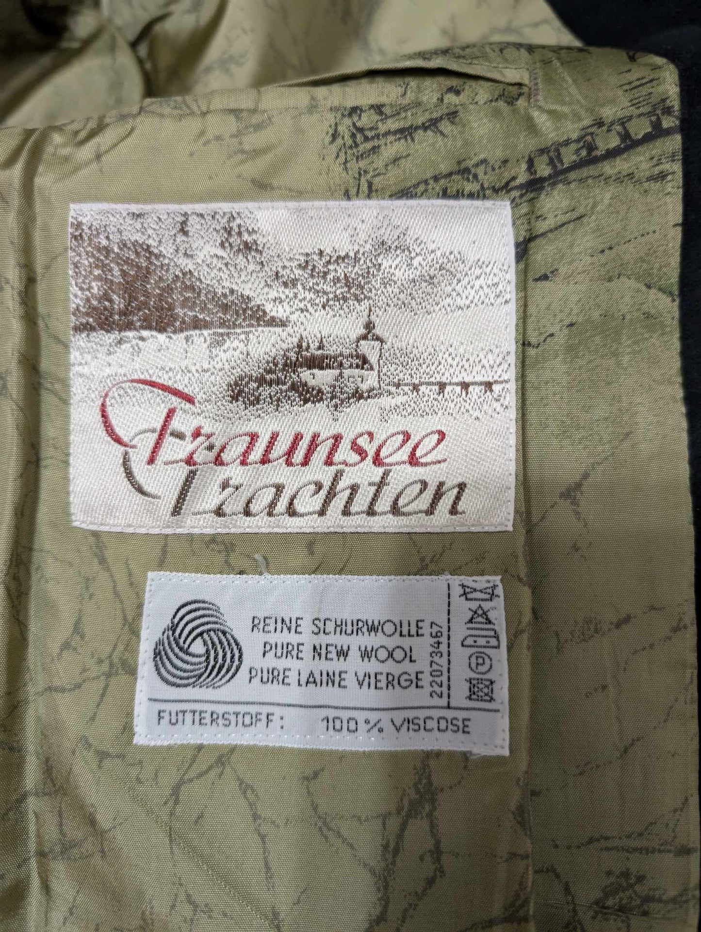 Merveilleux costume autrichien en flanelle