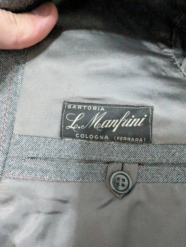 Élégant costume à rayures en laine