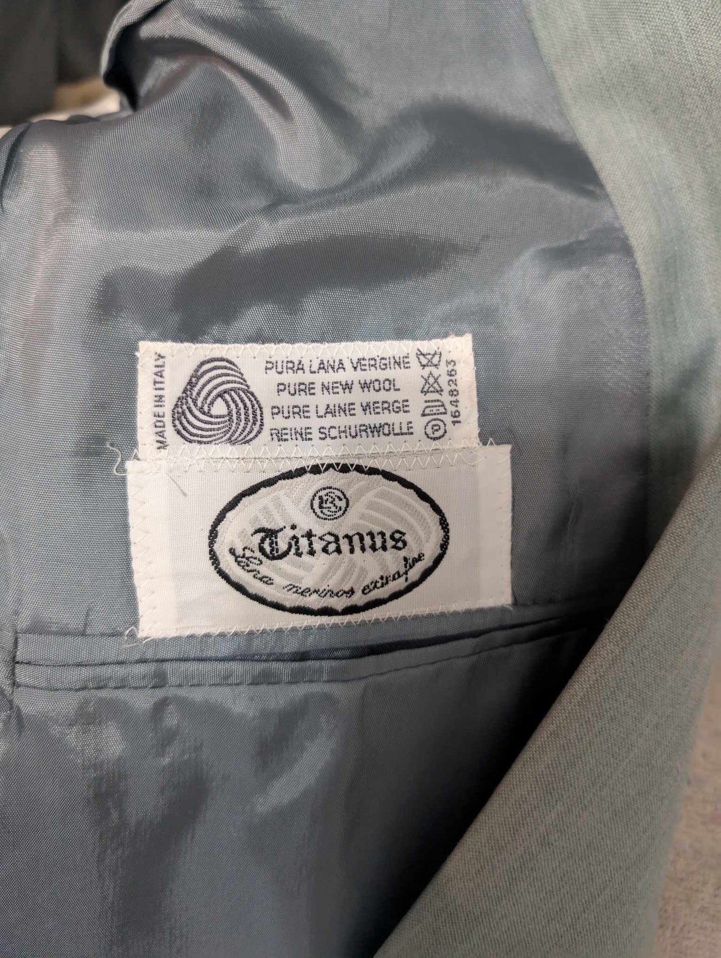 Mignon costume croisé bleu vert en laine légère