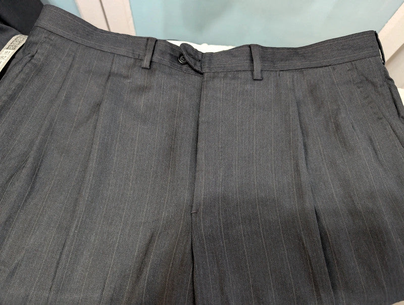 Resplendissant costume croisé pinstripe en laine