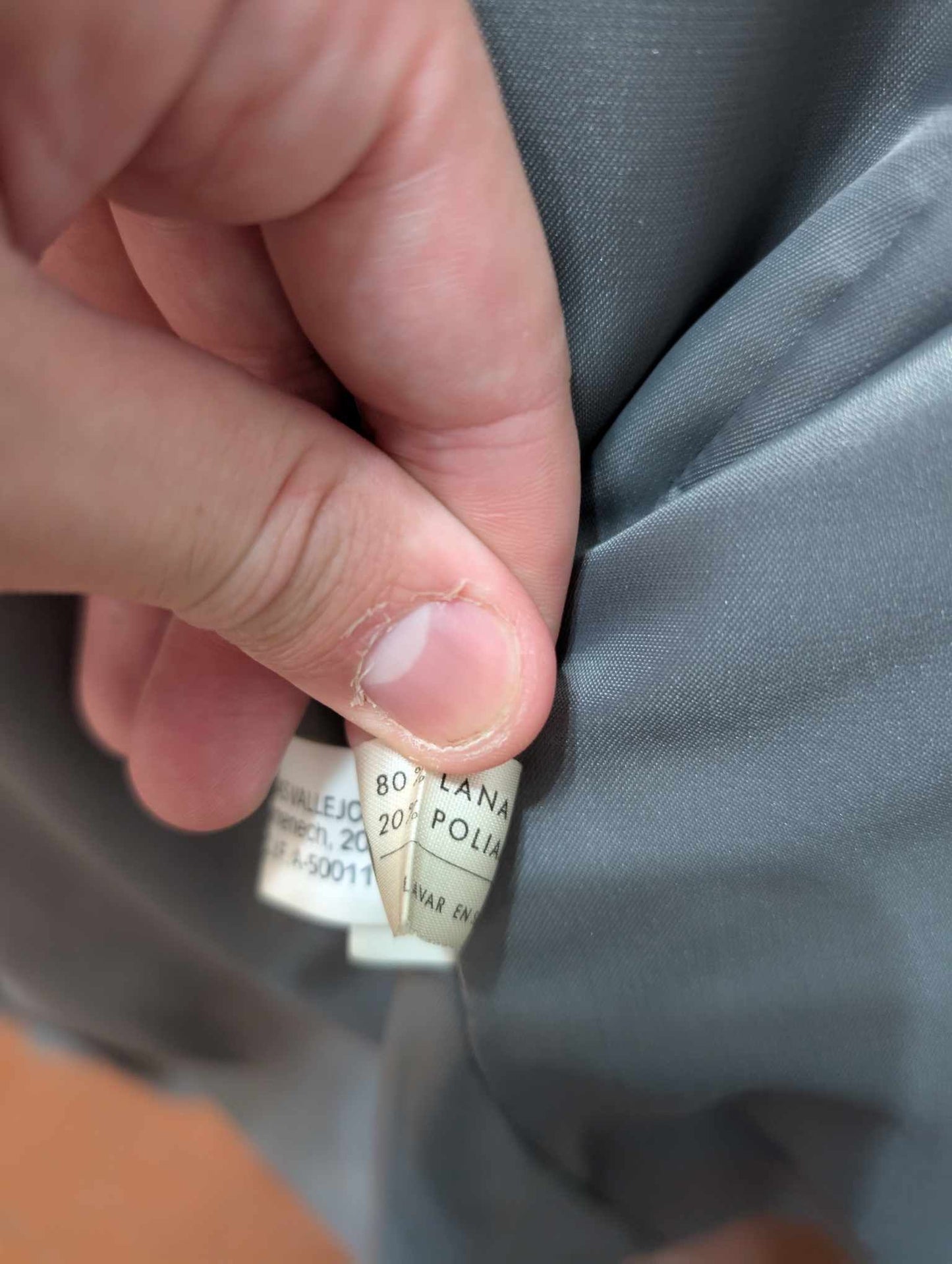 Généreux manteau croisé gris en laine lourde