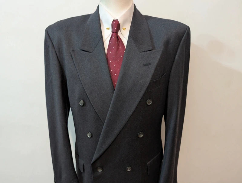 Ravissant costume croisé gris en flanelle