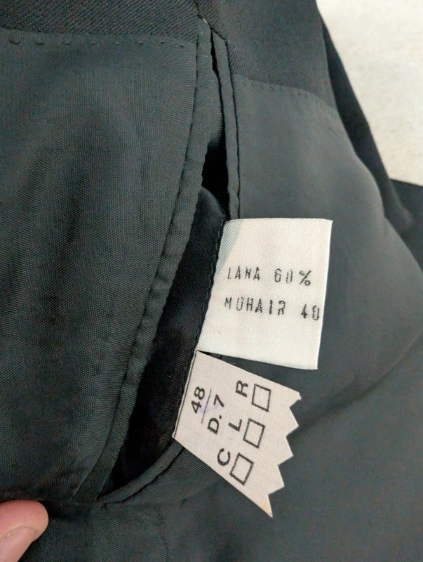 Redoutable costume croisé noir en laine