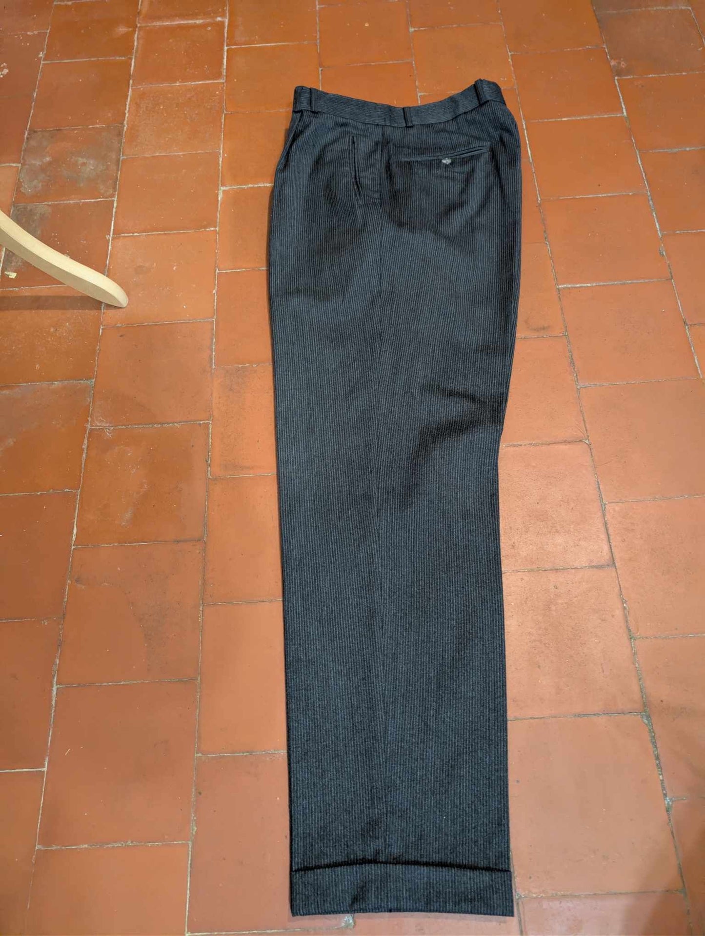 Légendaire costume croisé pinstripe en laine