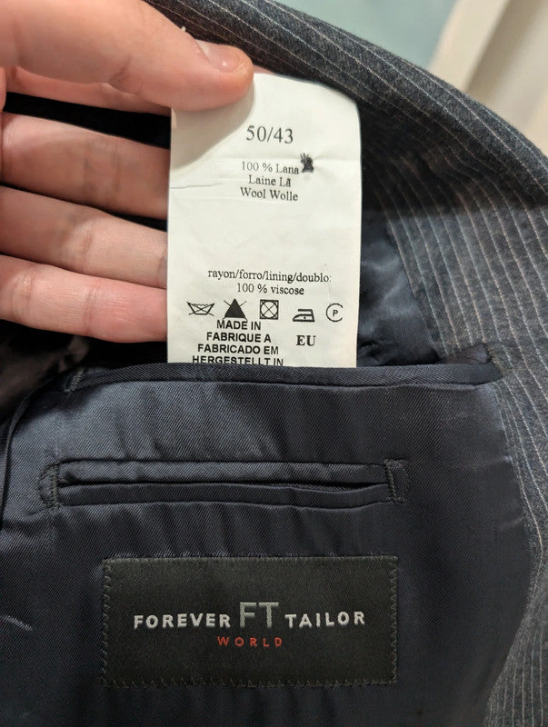 Hervorragender Nadelstreifen-Flanellanzug