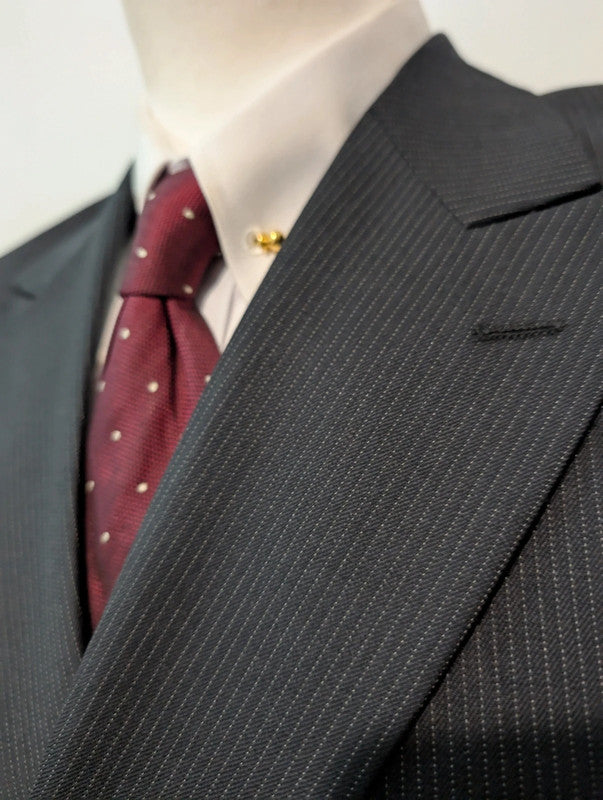 Merveilleux costume croisé pinstripe