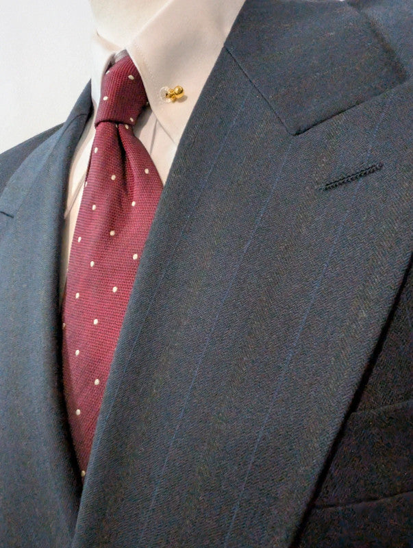 Élégant costume croisé pinstripe en laine