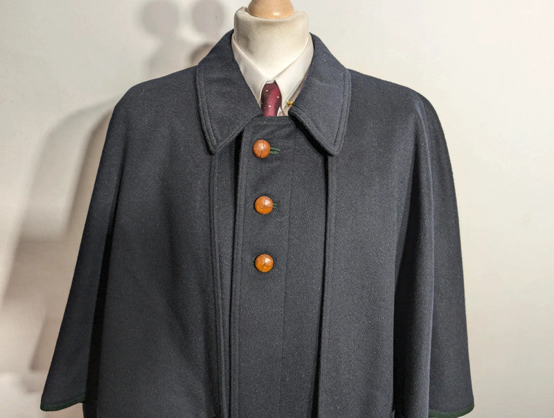 Incroyable manteau pèlerine en laine